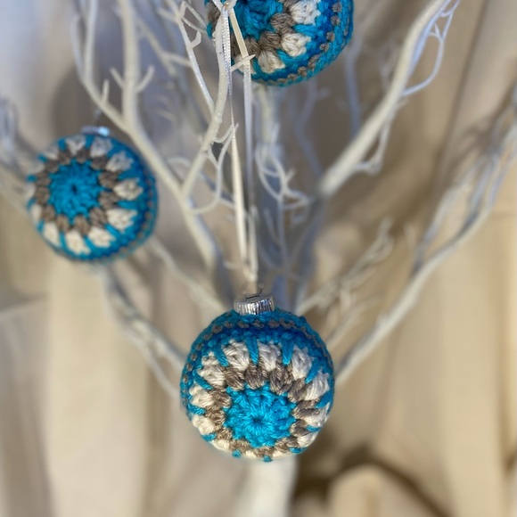 3 Handmade crocheted Christmas ornaments - Picture 3 of 3